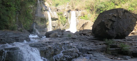 Bungtla Waterfall 04.jpg