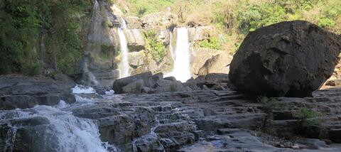 Bungtla Waterfall 04.jpg