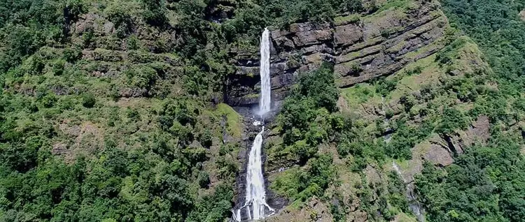 Bungtla Waterfall top 01.jpg
